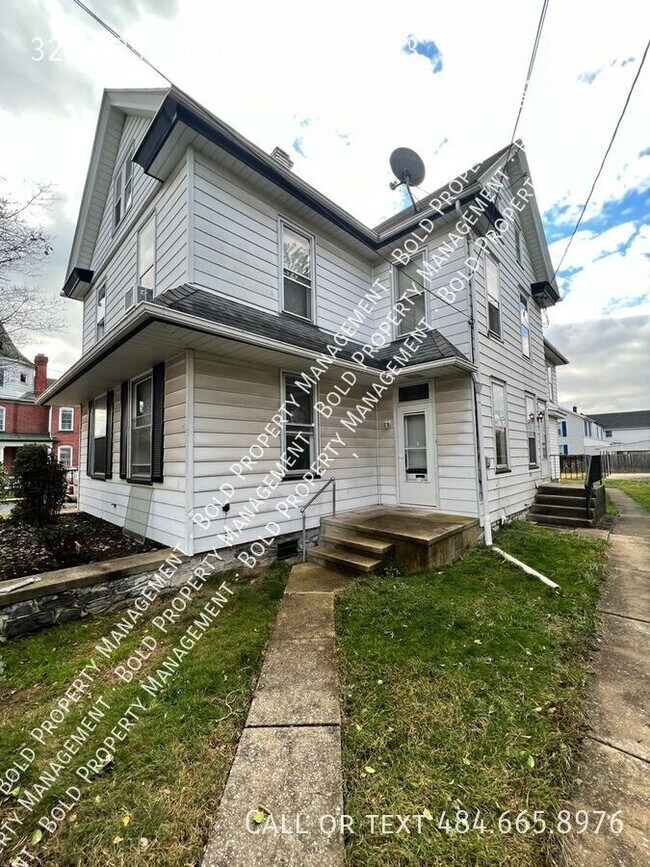 Primary Photo - 323-325 S Cherry St.-323
