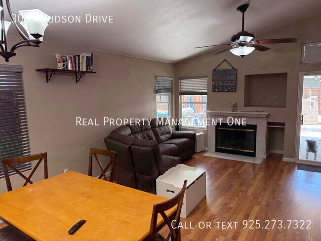 Building Photo - 3083 Hudson Dr