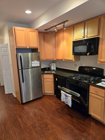 Building Photo - 2819 N Kedzie Ave