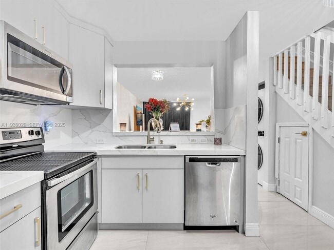 Building Photo - 6747 Sienna Club Dr