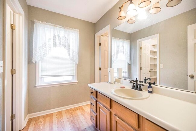 Building Photo - 123 Whipoorwill Way