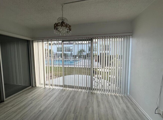 Building Photo - 2060 Marilyn St