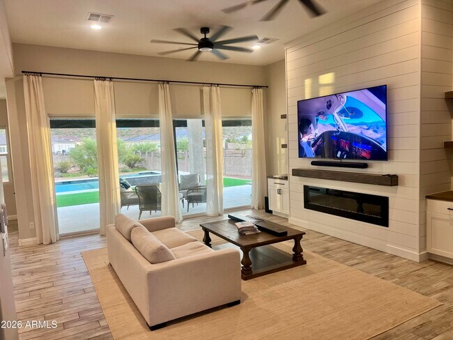 Building Photo - 267 W Amherst St