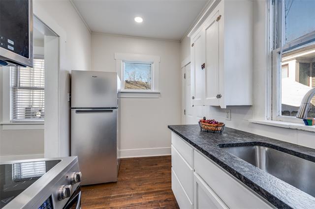 Building Photo - 2020 College Ave