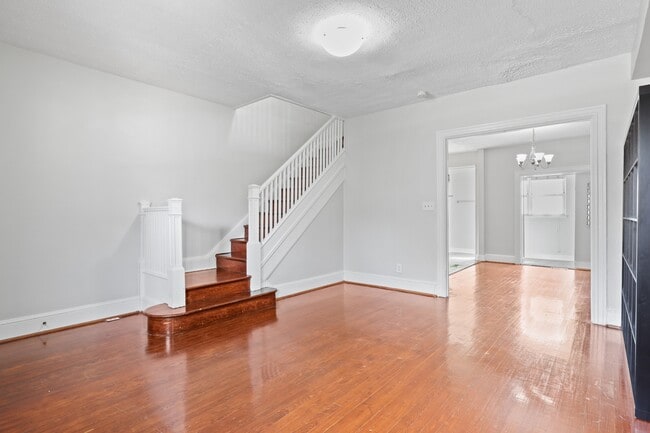 Building Photo - 209 Douglas St NE