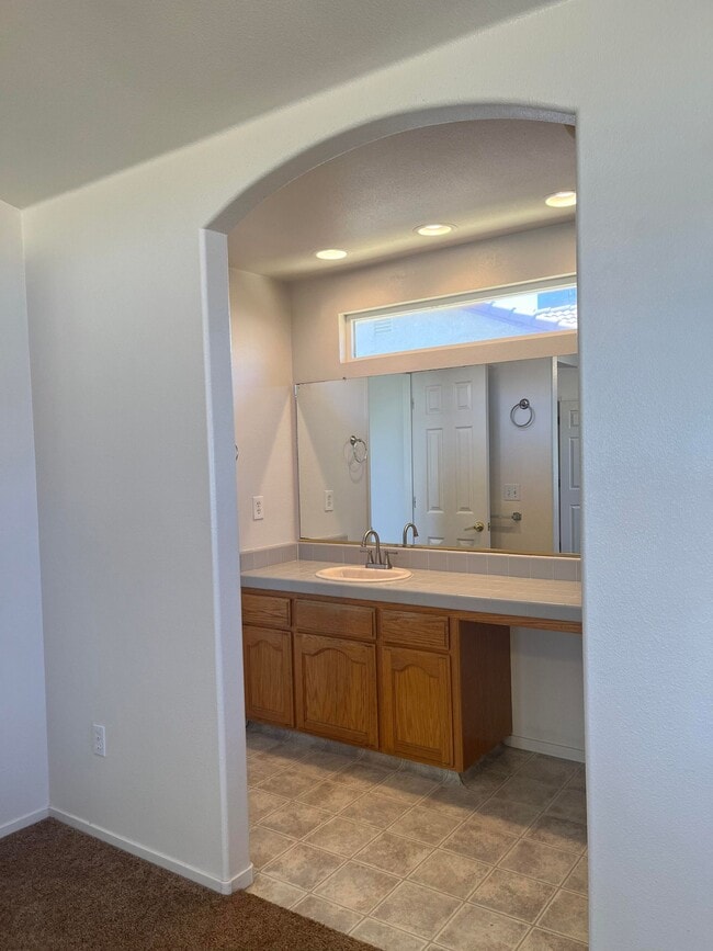 Building Photo - 950 Geneva Dr