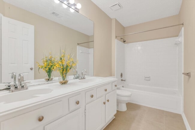 Building Photo - 5635 Sage Manor Dr