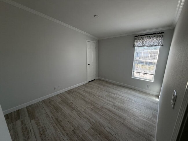 Building Photo - 53 6th St W