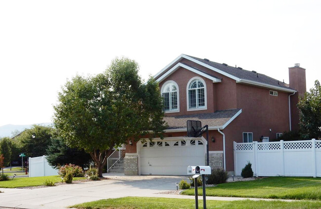 Primary Photo - 186 Harvest Berry Pl