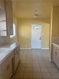 Building Photo - 605 W D St