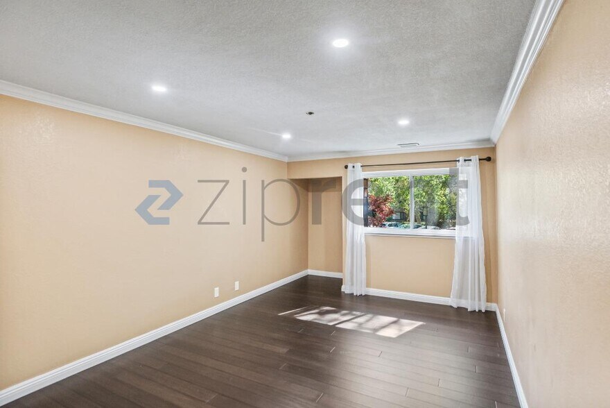 Building Photo - 2306 La Terrace Cir