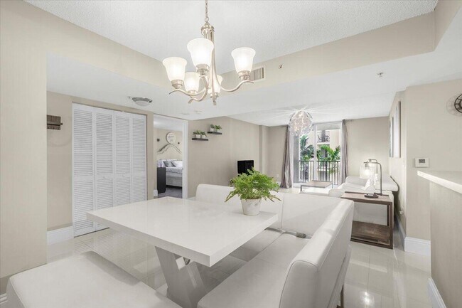 Building Photo - 520 SE 5 Ave