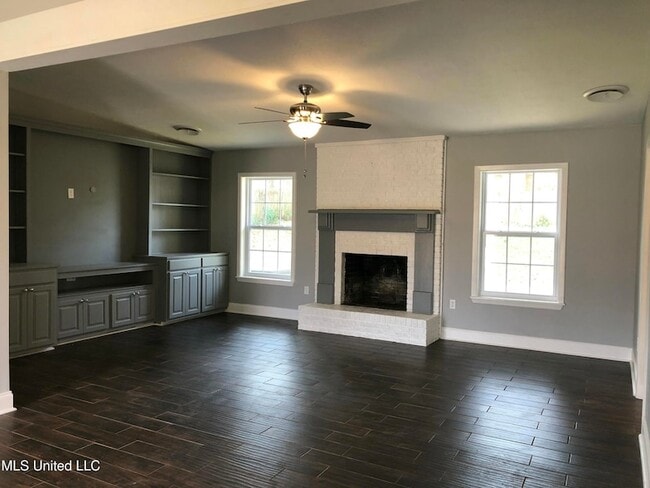 Building Photo - 47 Woodgate Dr