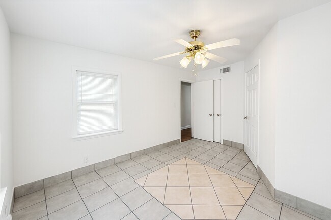 Building Photo - 4053 Silverwood Dr