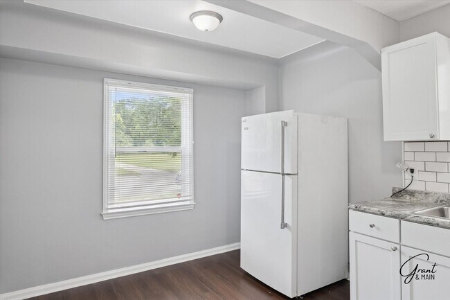 Building Photo - $1300 3 bedroom bungalow