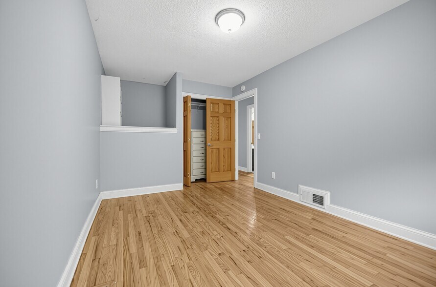 Building Photo - 7351 Berkshire Way