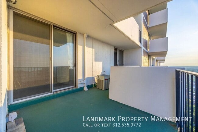 Building Photo - 6033 N Sheridan-Unit 35D
