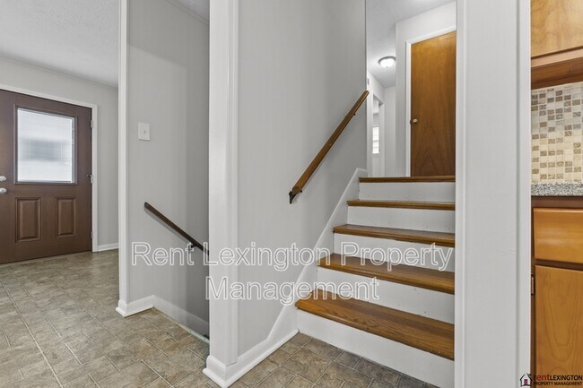 Building Photo - 2124 Violet Rd