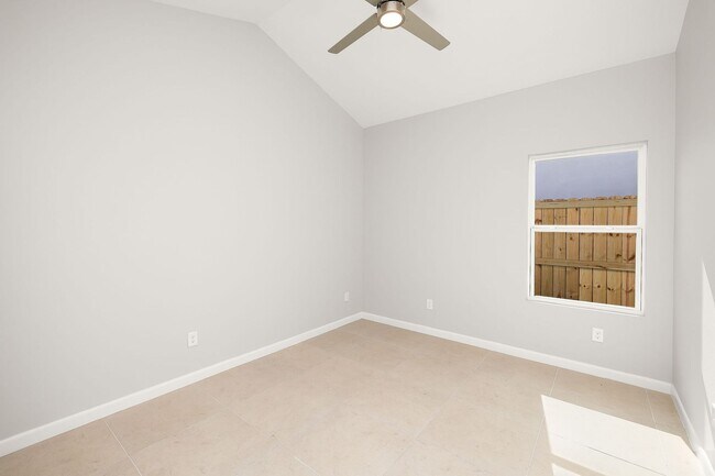 Building Photo - 2700 Mockingbird Rd