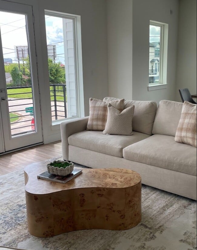 Building Photo - 2103 Holman St