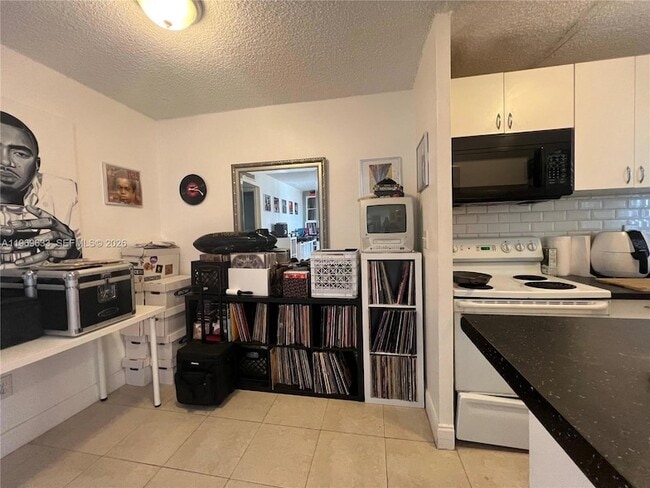 Building Photo - 1801 S Treasure Dr