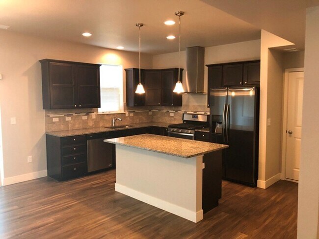 Building Photo - Gorgeous House in Dry Creek Neighborhood!