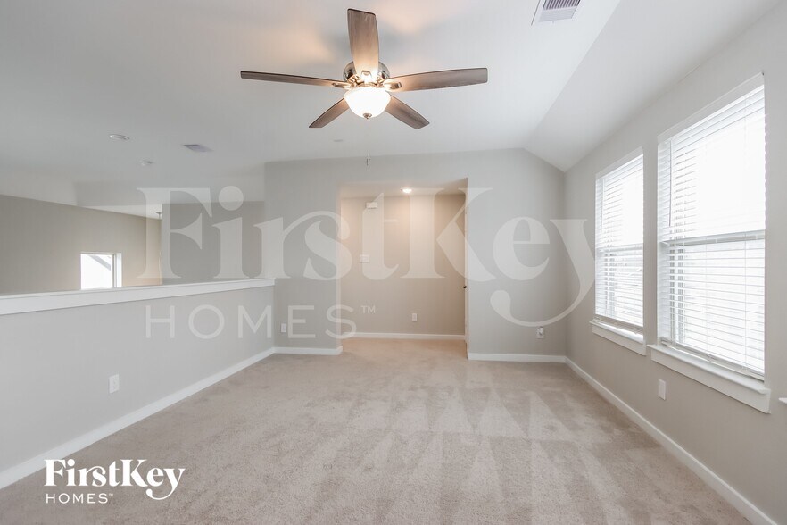 Building Photo - 16411 Little Pine Creek Dr