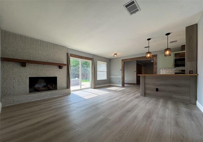 Building Photo - 3520 Roanoke Dr