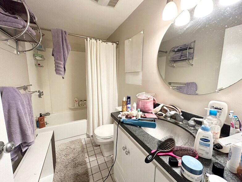 Building Photo - 52 Gainsborough St