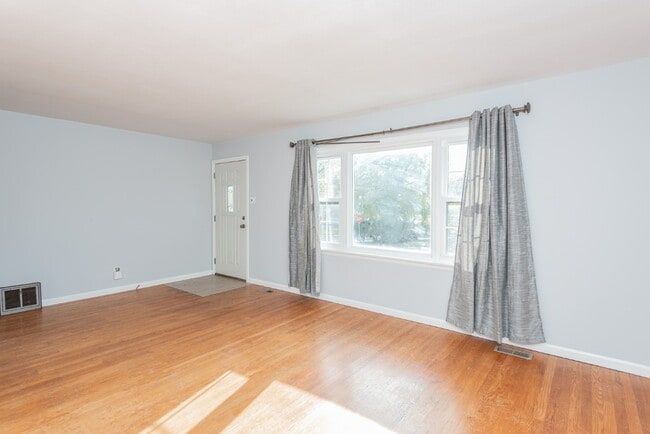 Building Photo - 10701 St Henry Ln