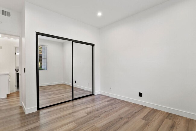 Building Photo - Stunning Single-Level 2-Bedroom Condo with Designer Upgrades Throughout!