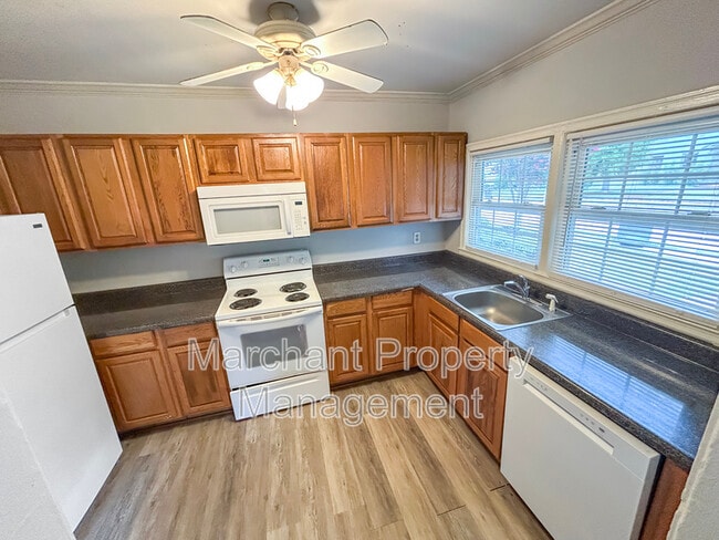 Building Photo - 667 Ravenel St
