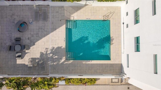 Building Photo - 635 S Orange Ave