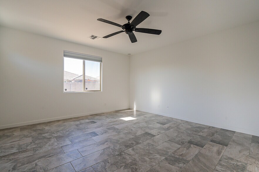 Building Photo - 15877 W Mauna Loa Ln
