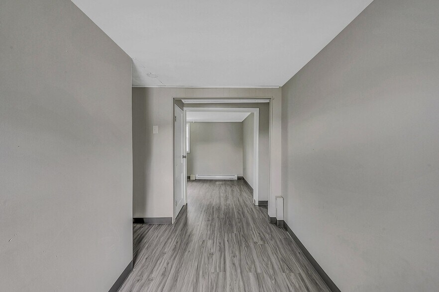 Building Photo - 401 McLean St