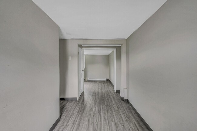 Building Photo - 401 McLean St