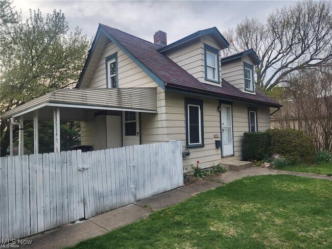Building Photo - 1920 17th St SW