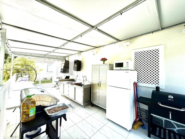 Building Photo - 5371 NW 200th Terrace