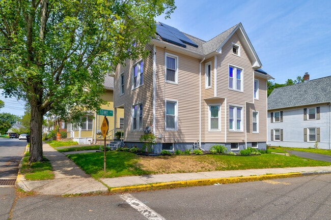 Building Photo - 150 Grand St