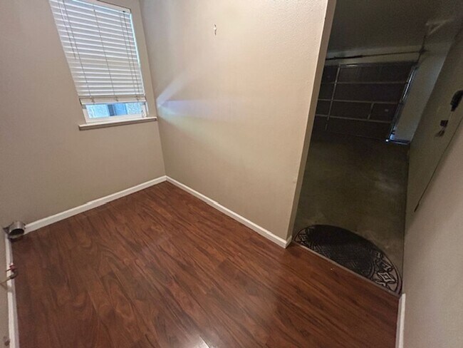 Building Photo - Beautiful 3 Bedroom 2 Bathroom in Farmersville!!