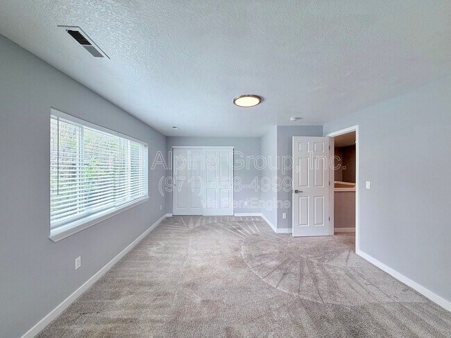 Building Photo - 5847 SW Coventry Pl