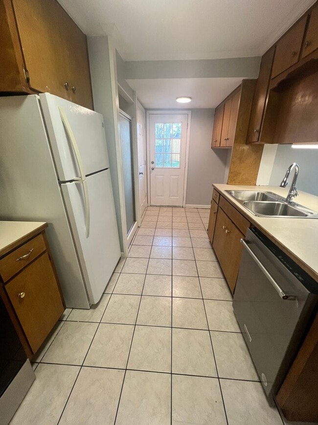 Building Photo - 1011 Merritt St