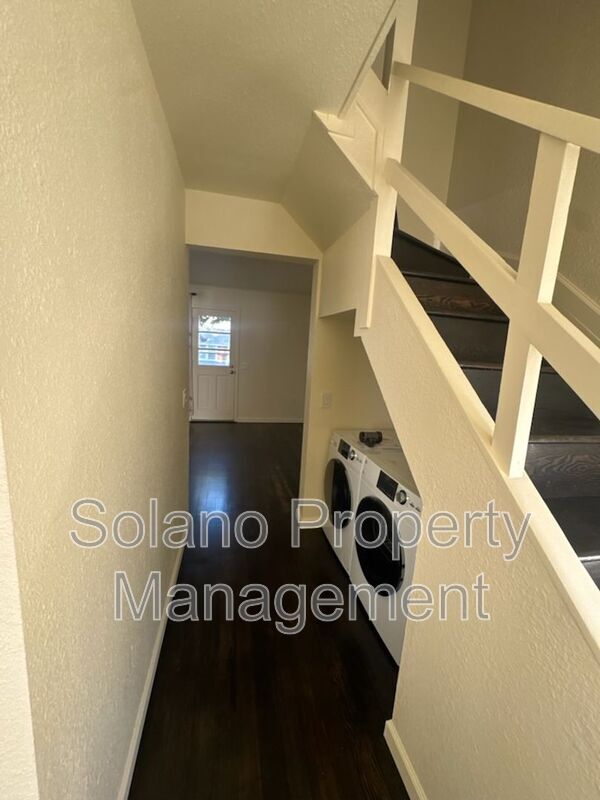 Building Photo - 132 Calhoun St