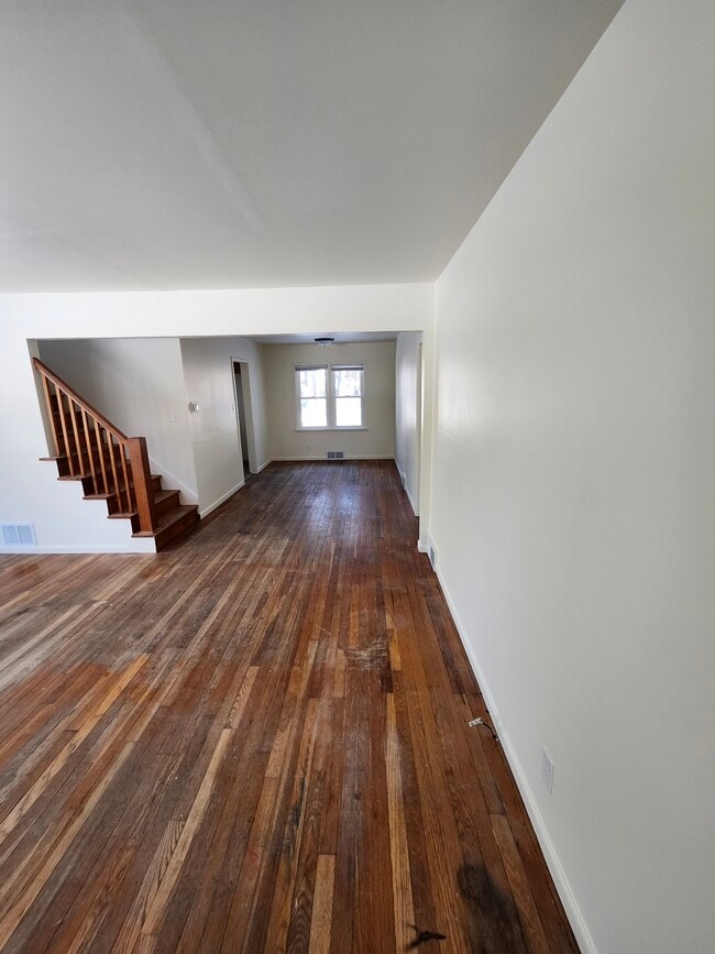 Building Photo - 724 Dewey St