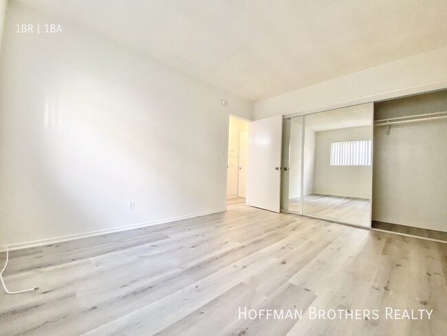 Building Photo - 636 N St Andrews Pl