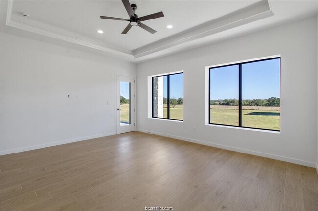 Building Photo - 4558 Hicks Ln