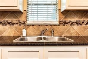 Building Photo - 231 Cody St