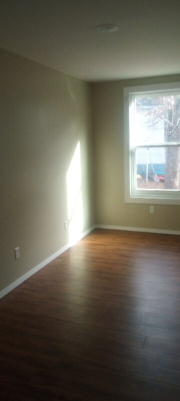 Building Photo - 6 Maple St