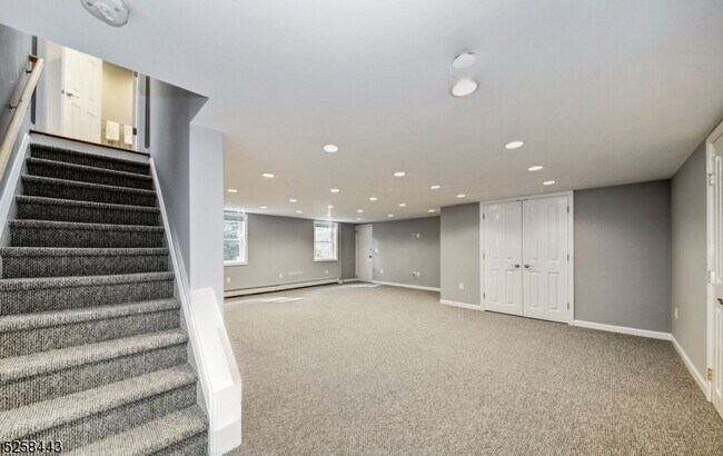 Building Photo - 204 Deerfield Ln