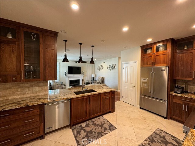 Building Photo - 6 Lakeridge